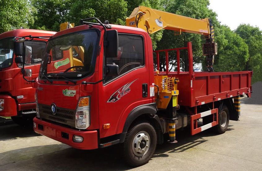 重汽王牌隨車起重運(yùn)輸車